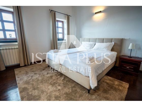 Villa in pietra con pisina , Istria vicino Parenzo