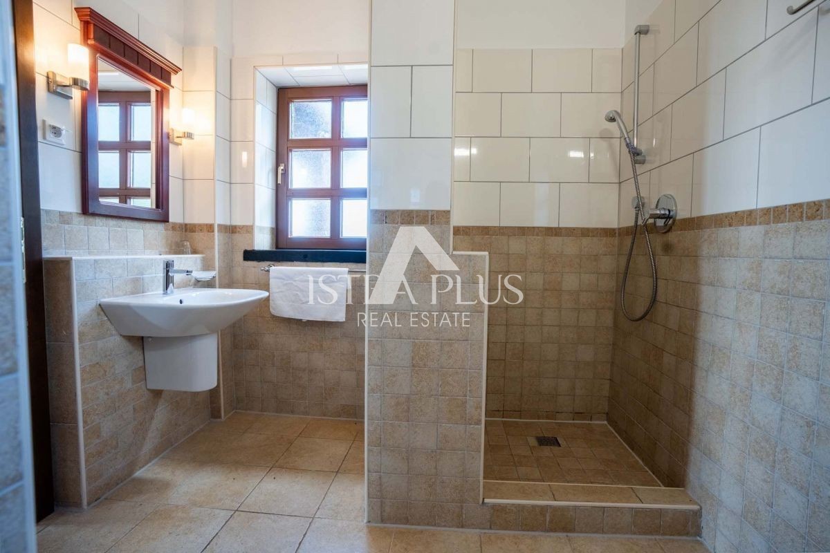 Istria, Sveti Lovreč - Villa rustica con piscina e splendido giardino