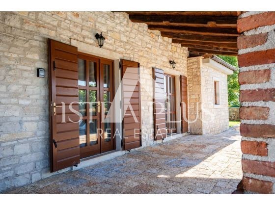 Villa in pietra con pisina , Istria vicino Parenzo
