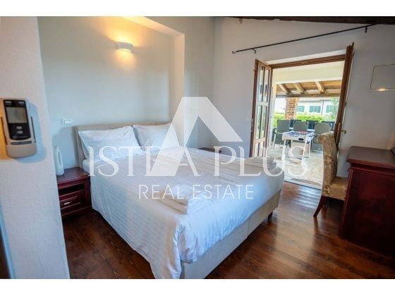 Villa in pietra con pisina , Istria vicino Parenzo