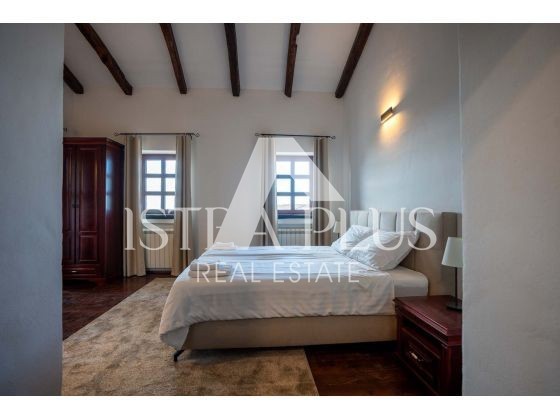 Villa in pietra con pisina , Istria vicino Parenzo