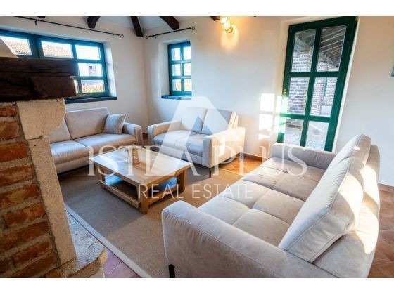Villa in pietra con pisina , Istria vicino Parenzo