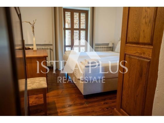 Villa in pietra con pisina , Istria vicino Parenzo