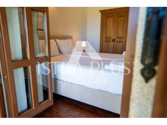 Villa in pietra con pisina , Istria vicino Parenzo