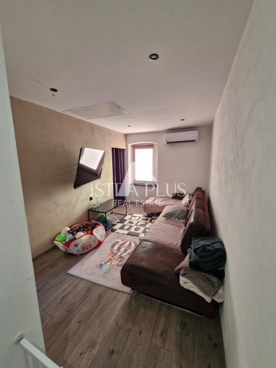 Casa familiare con due appartamenti separati vicino a Parenzo