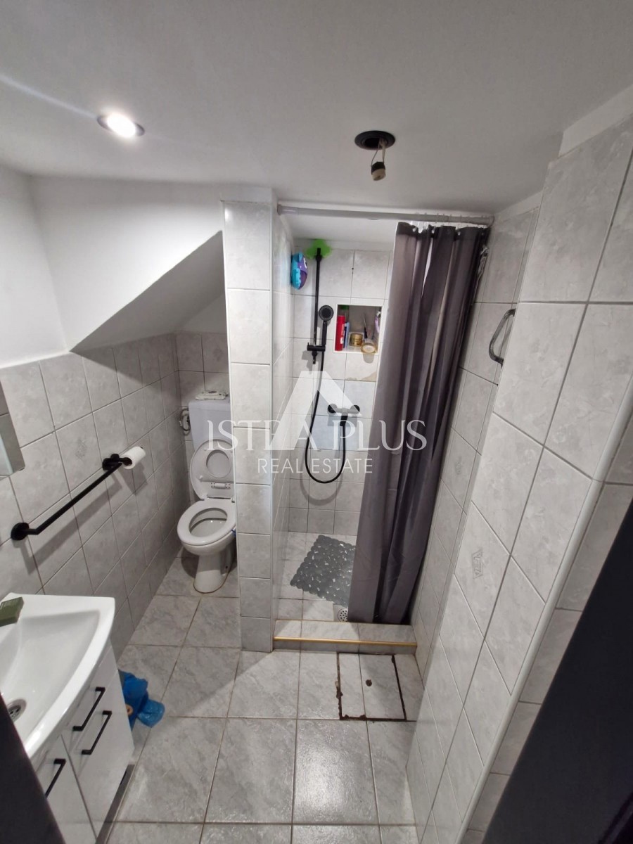 Casa familiare con due appartamenti separati vicino a Parenzo