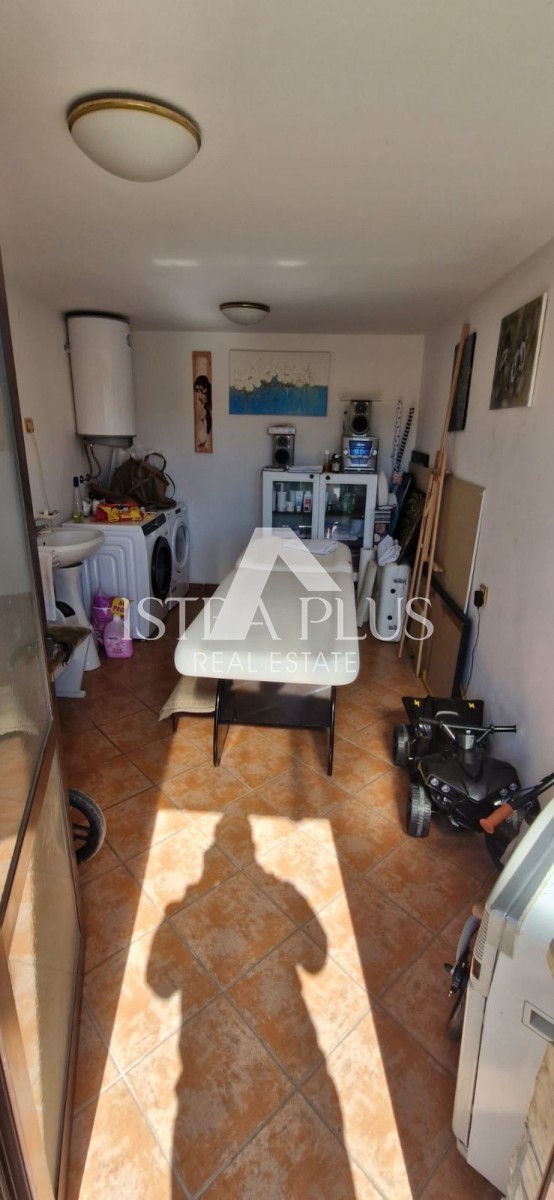 Casa familiare con due appartamenti separati vicino a Parenzo