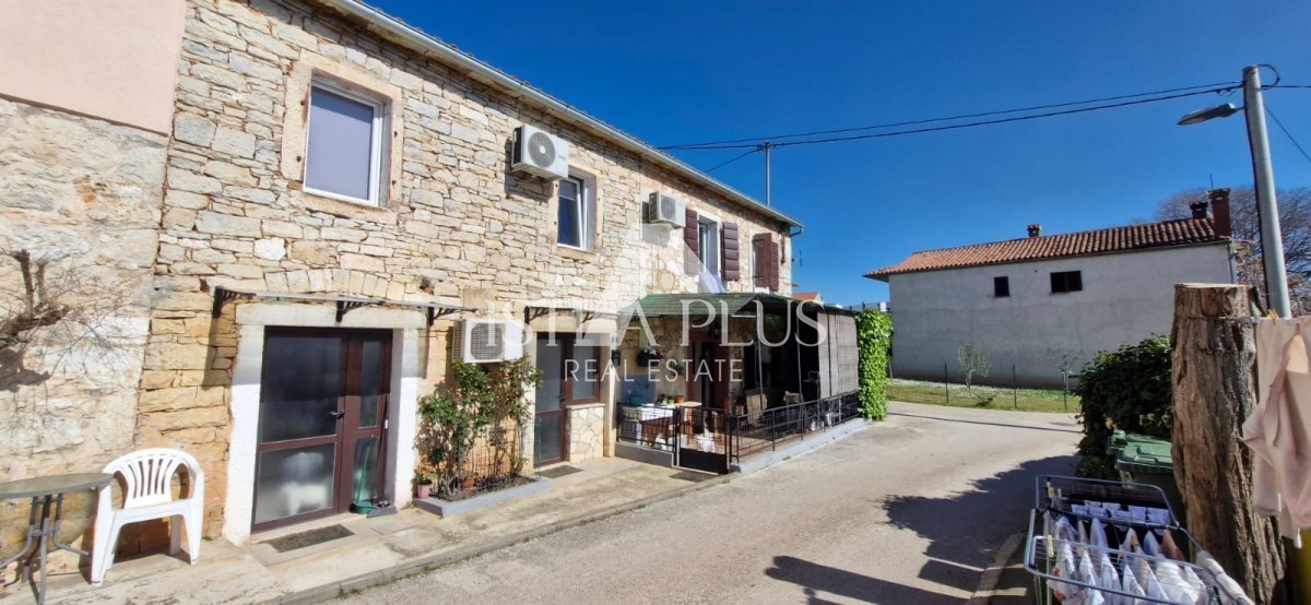 Casa familiare con due appartamenti separati vicino a Parenzo