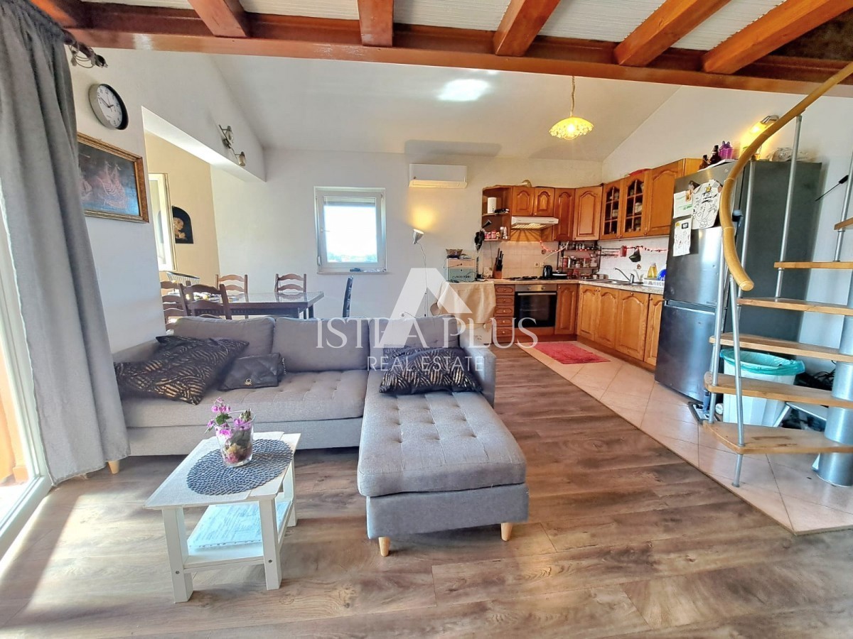 Appartamento duplex vicino a Parenzo