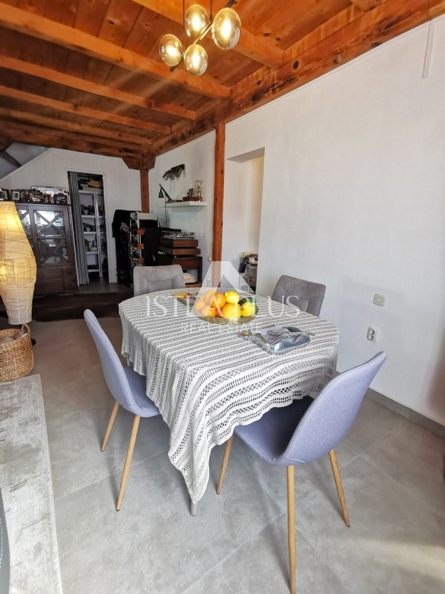 OCCASIONE! Una bellissima casa bifamiliare immersa nella natura, a 5 km da Parenzo e dal mare