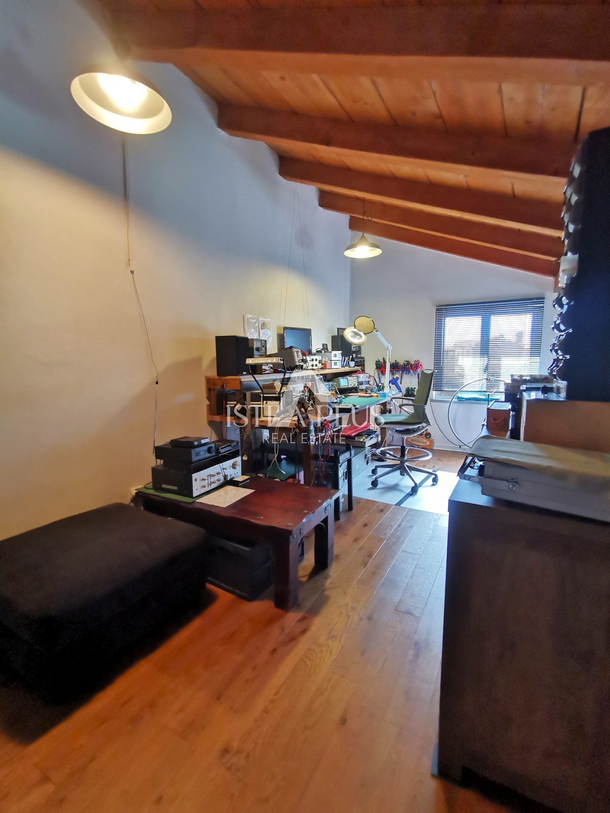 OCCASIONE! Una bellissima casa bifamiliare immersa nella natura, a 5 km da Parenzo e dal mare