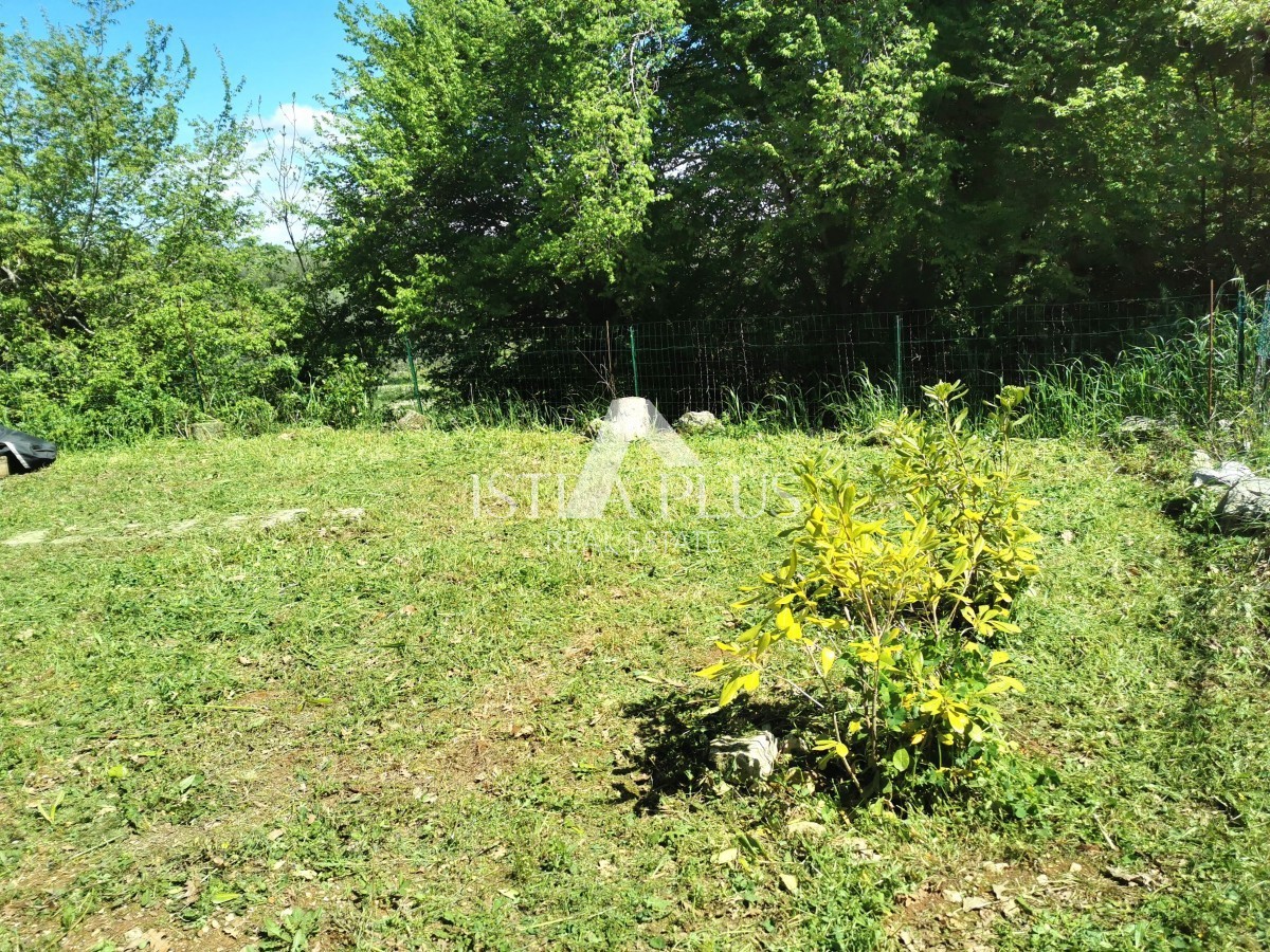 OCCASIONE! Una bellissima casa bifamiliare immersa nella natura, a 5 km da Parenzo e dal mare