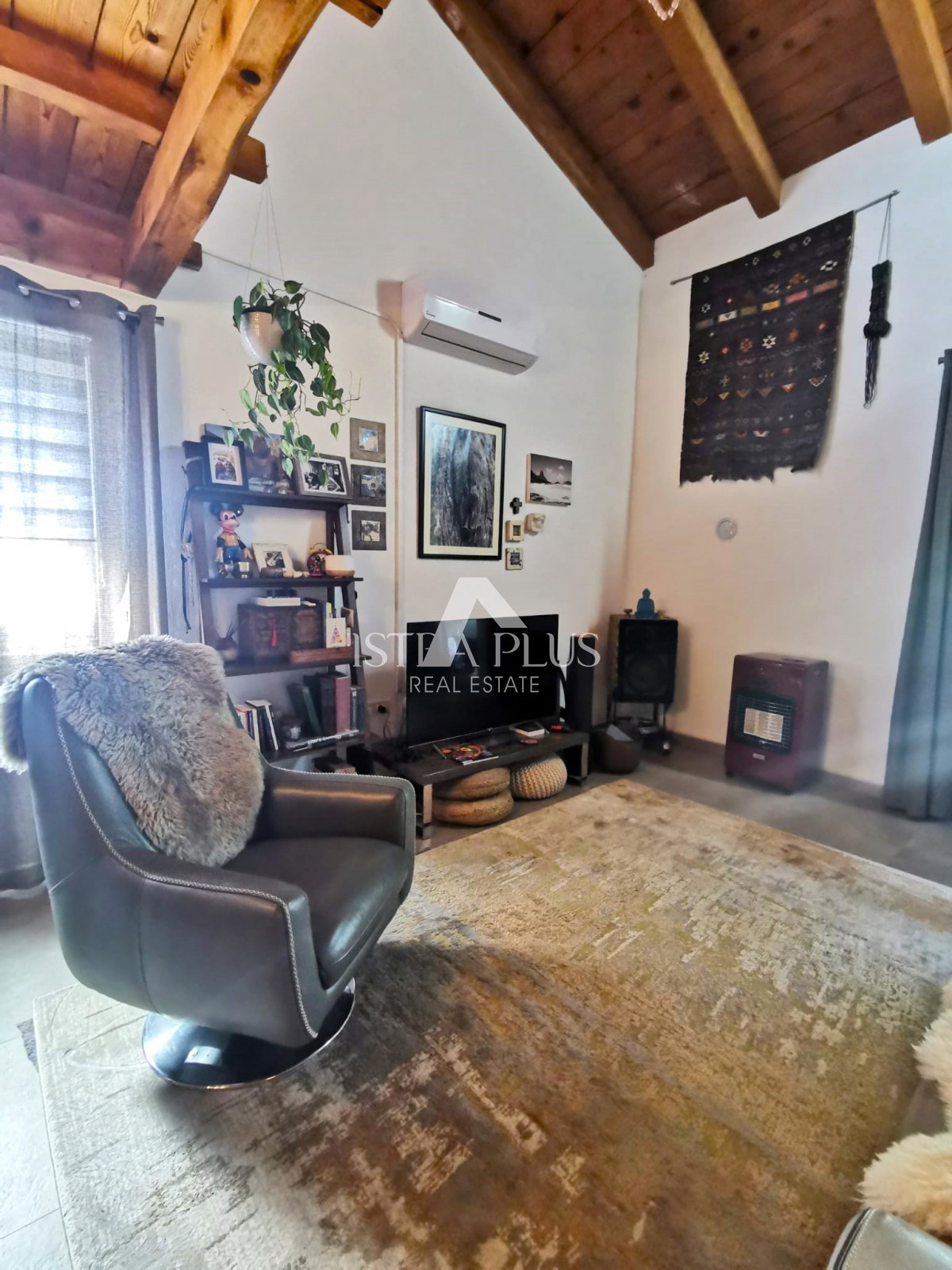 OCCASIONE! Una bellissima casa bifamiliare immersa nella natura, a 5 km da Parenzo e dal mare