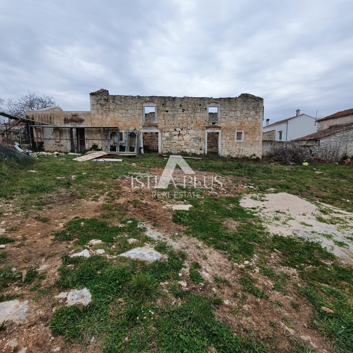 Casa in pietra da adattare a 5 km dal mare!!