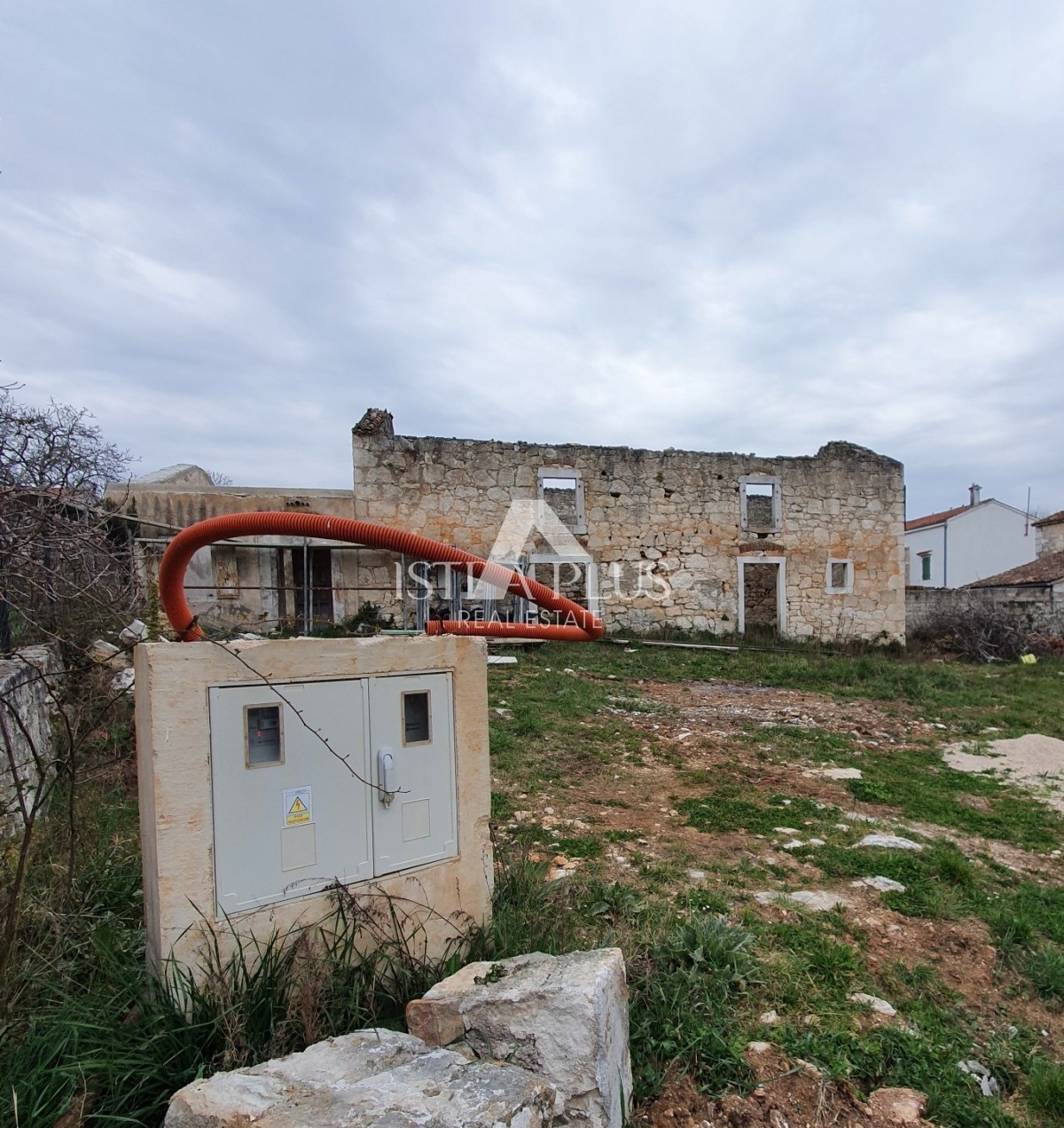 Casa in pietra da adattare a 5 km dal mare!!