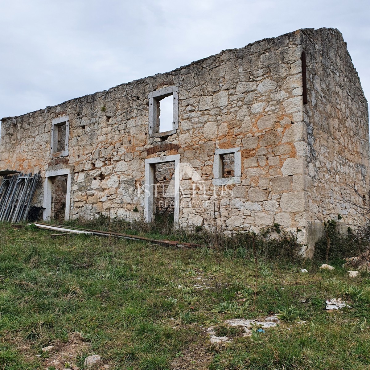 Casa in pietra da adattare a 5 km dal mare!!