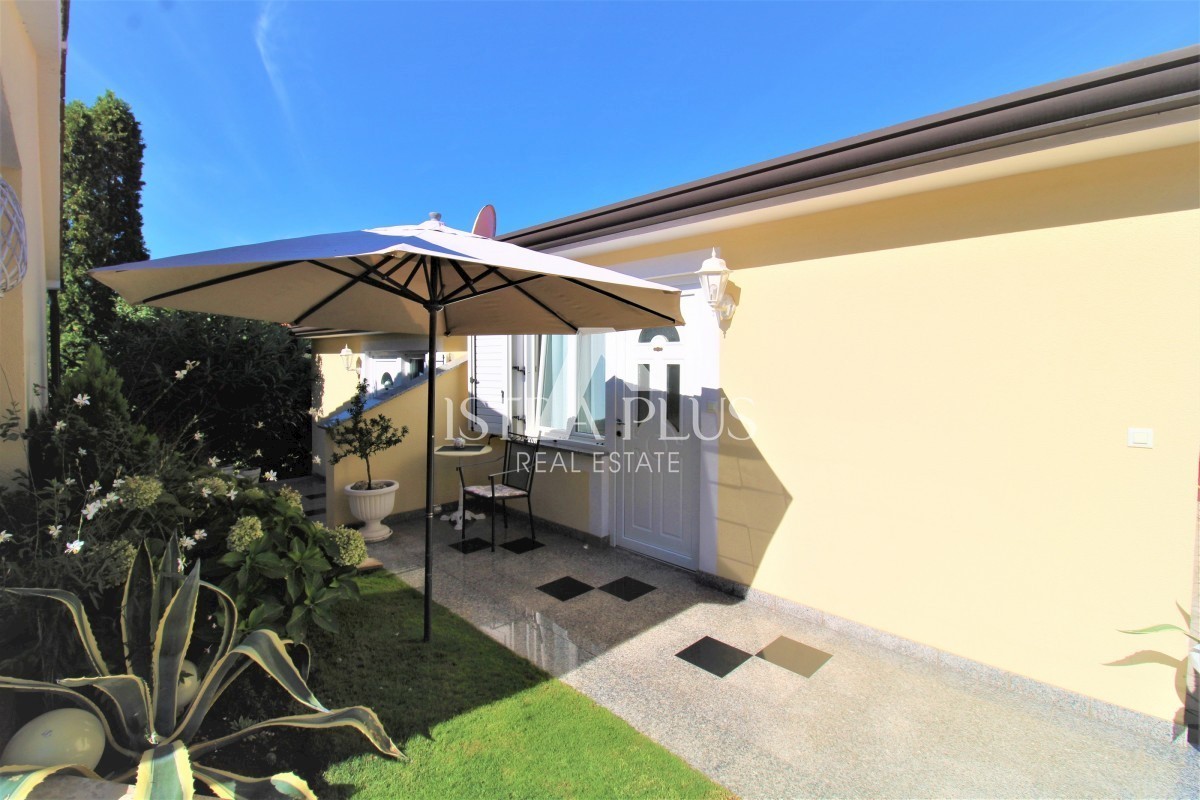 Bellissimo complesso - villa, guest house e garage - vista mare