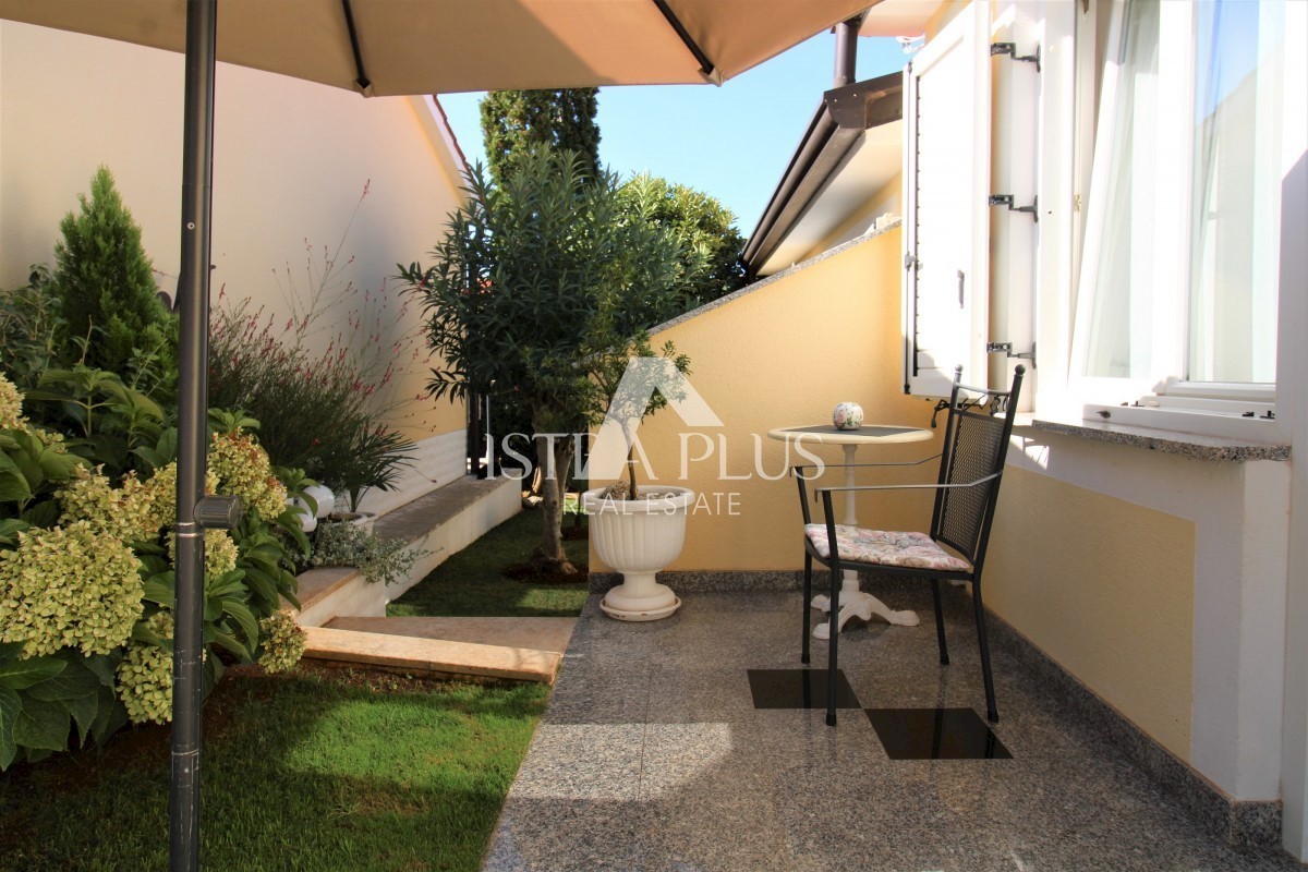 Bellissimo complesso - villa, guest house e garage - vista mare