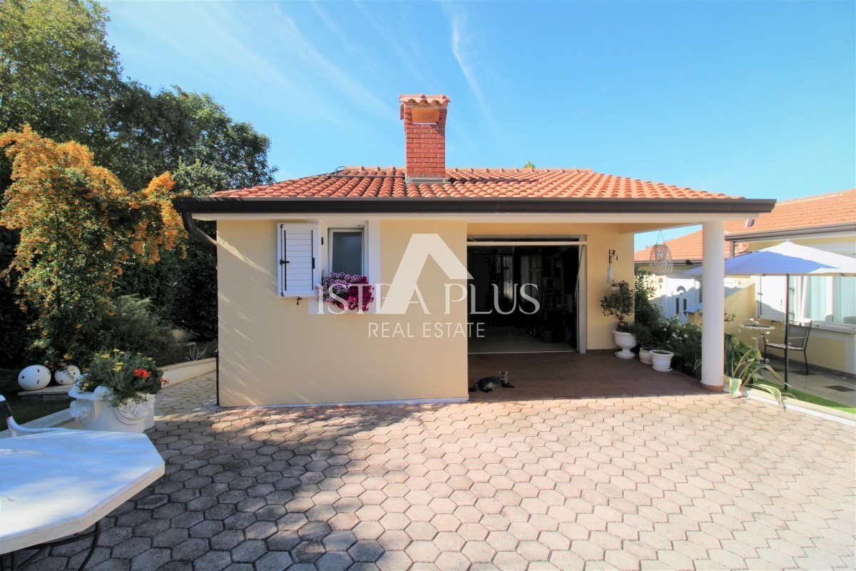 Bellissimo complesso - villa, guest house e garage - vista mare