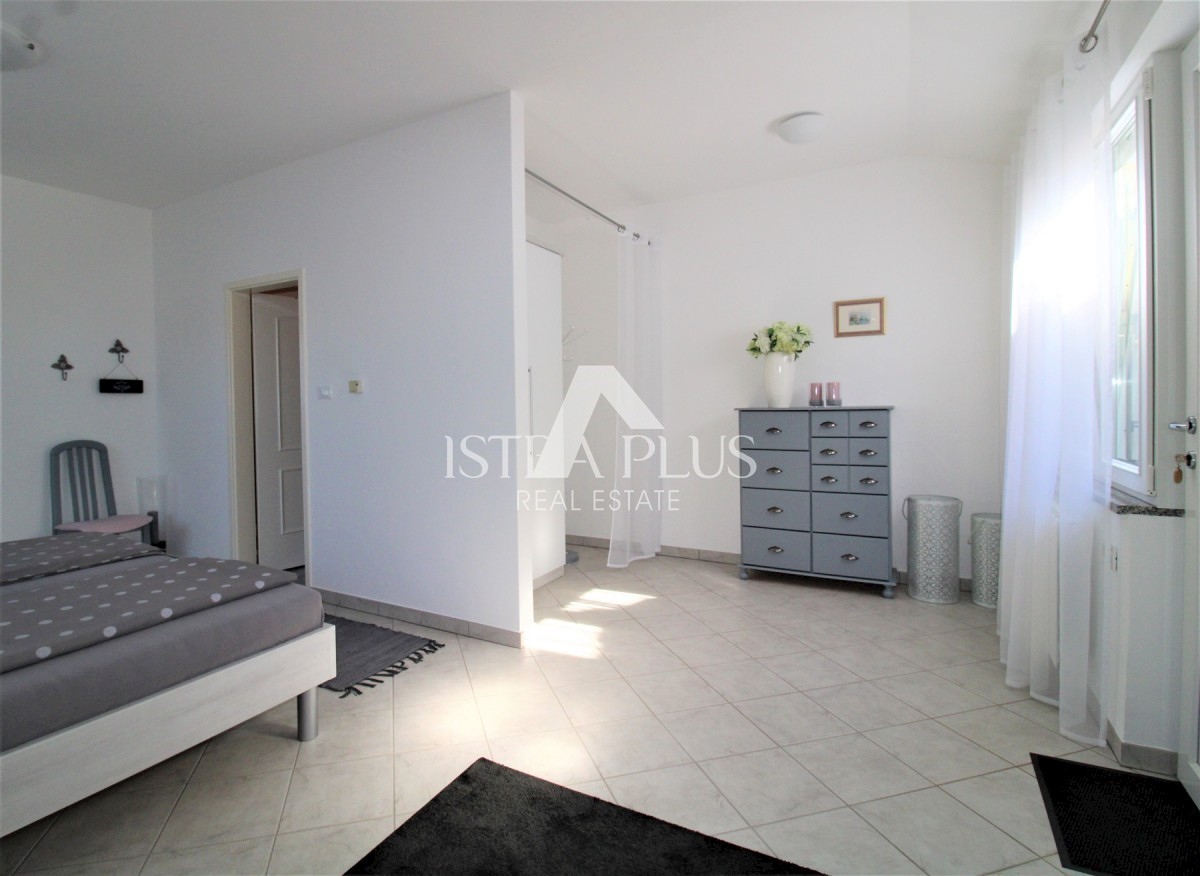 Bellissimo complesso - villa, guest house e garage - vista mare