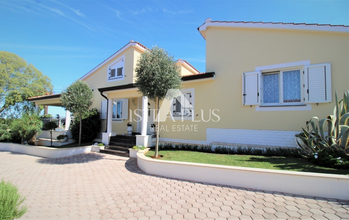 Bellissimo complesso - villa, guest house e garage - vista mare