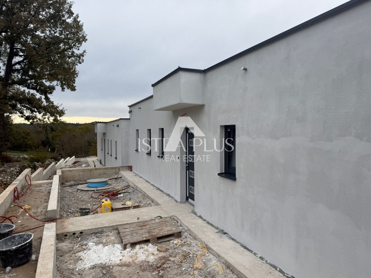 Casa Piano terra con piscina a Tinjan