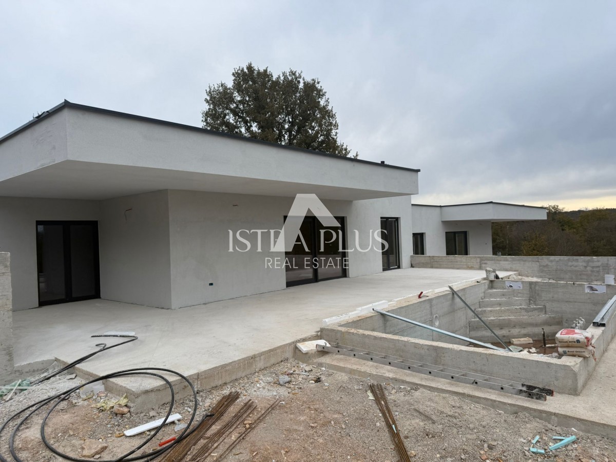 Casa Piano terra con piscina a Tinjan