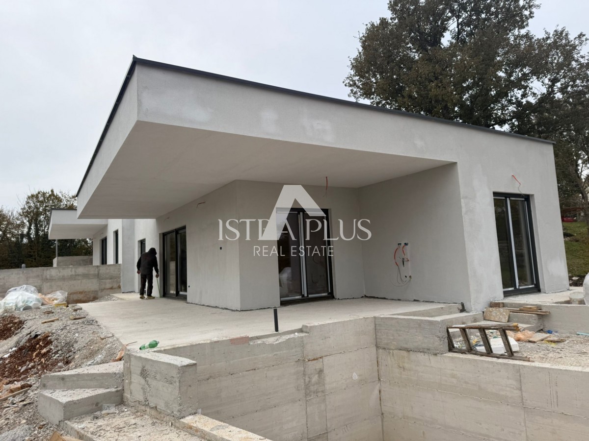 Casa Piano terra con piscina a Tinjan