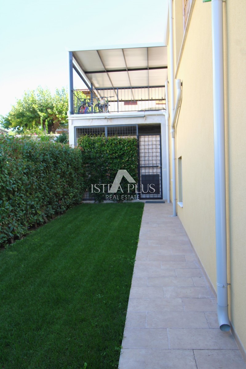 Una bellissima casa con piscina, una vista panoramica unica sul mare e sulla campagna!