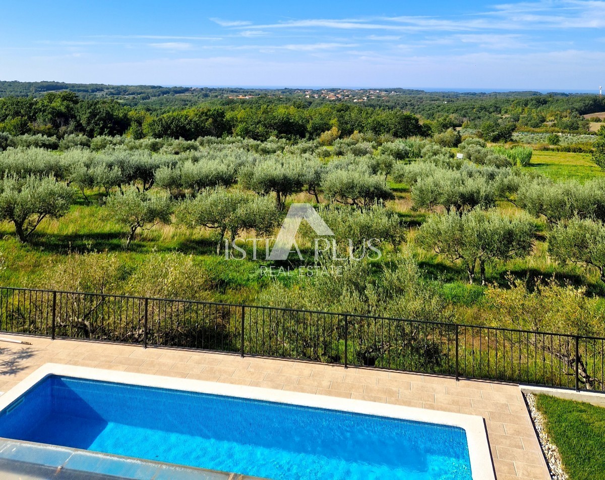 Una bellissima casa con piscina, una vista panoramica unica sul mare e sulla campagna!