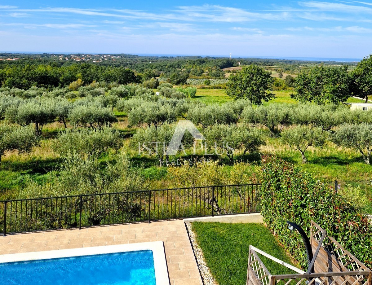 Una bellissima casa con piscina, una vista panoramica unica sul mare e sulla campagna!