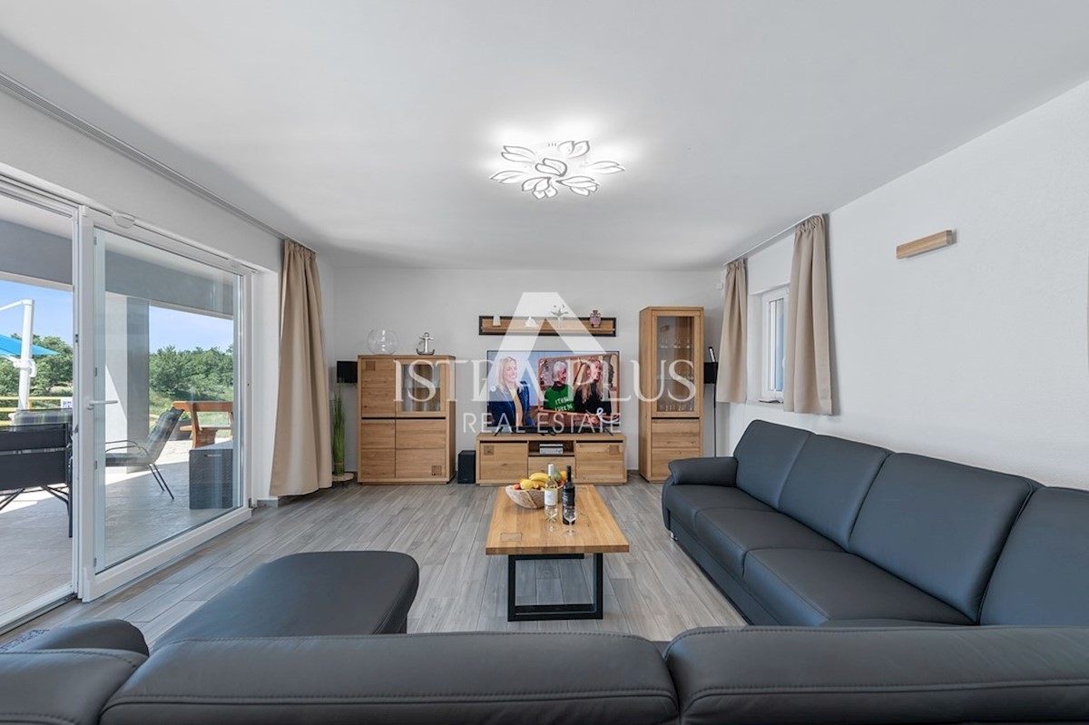 Una villa con piscina in una posizione tranquilla e riservata