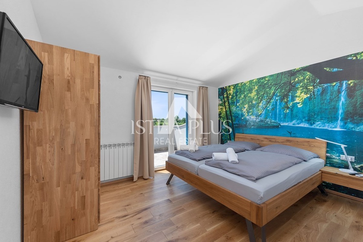 Una villa con piscina in una posizione tranquilla e riservata