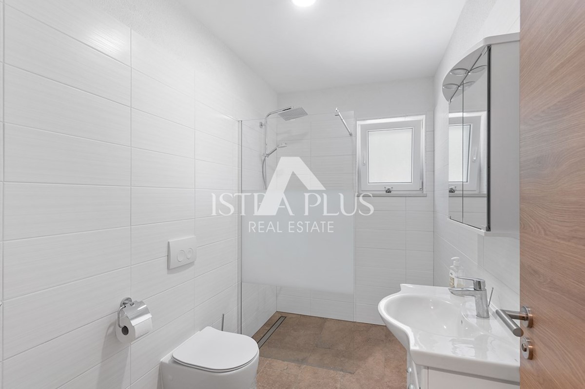 Una villa con piscina in una posizione tranquilla e riservata