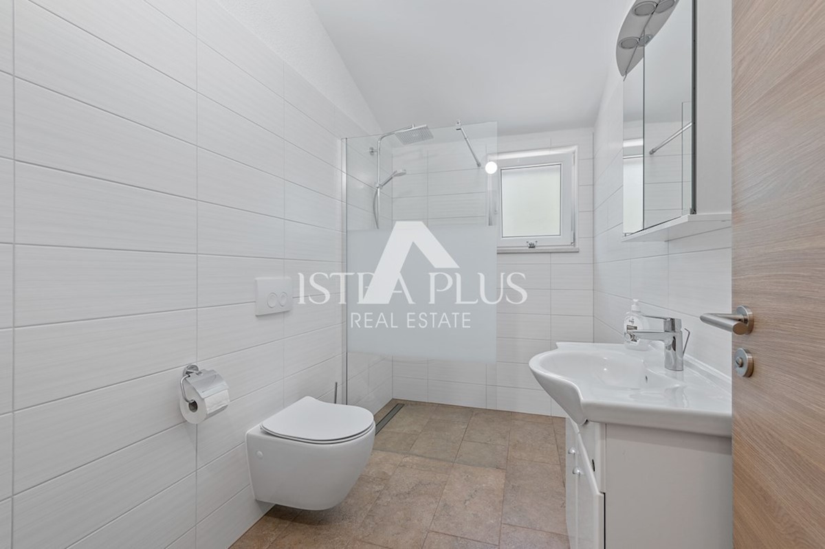 Una villa con piscina in una posizione tranquilla e riservata