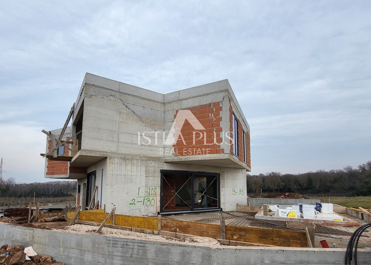 Villa moderna, accogliente e spaziosa con piscina a 8 km dal mare