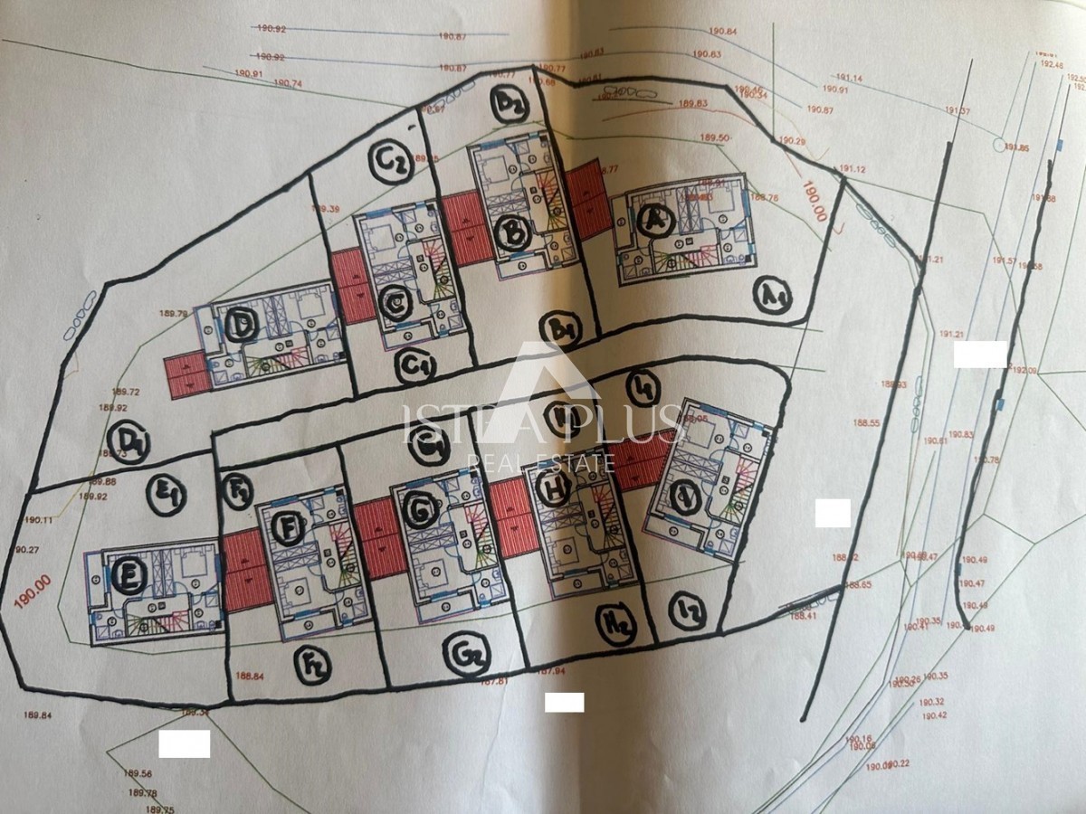 Istria, zona Parenzo - terreno edificabile per la costruzione di 9 ville!!