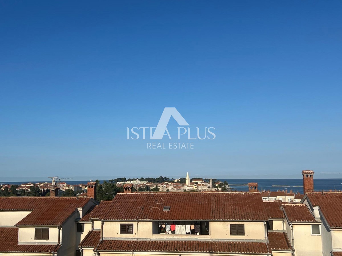 Istria, Parenzo - Appartamento in città con vista panoramica su Parenzo e sul mare!