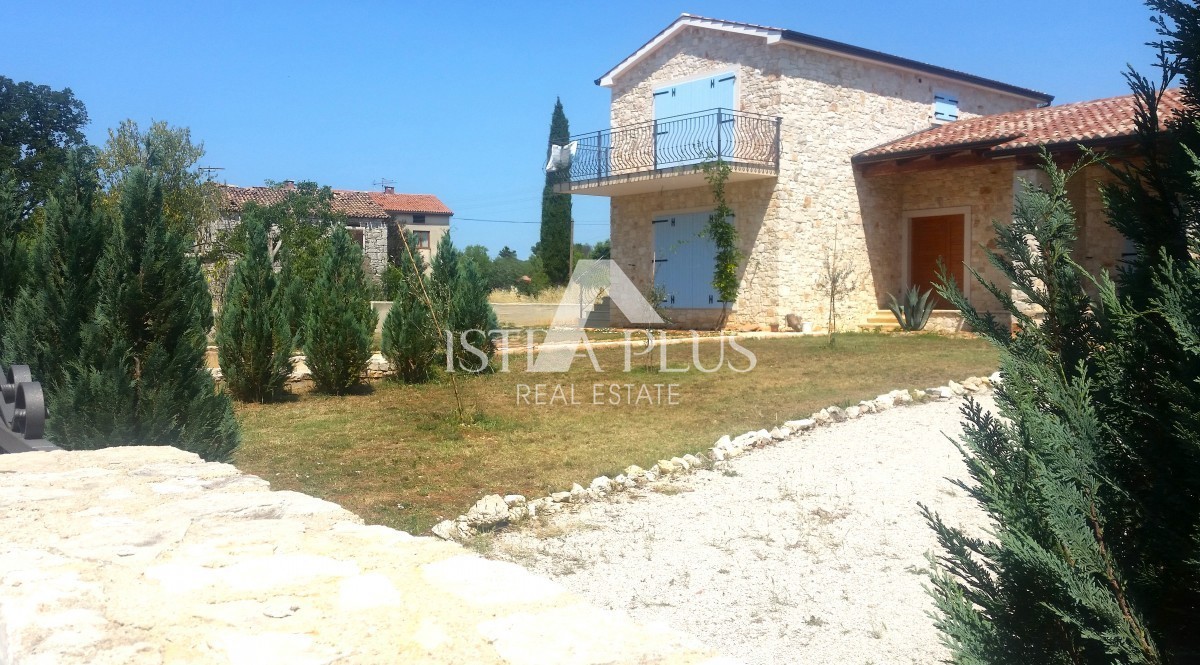 Istria, Parenzo - Bella casa indipendente con due appartamenti e un grande e bellissimo terreno