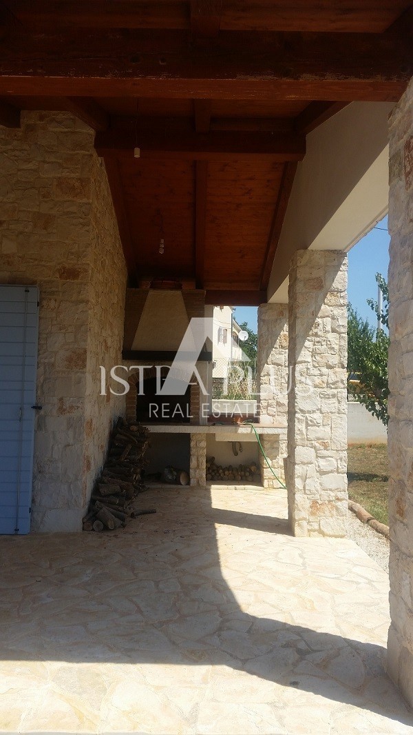Istria, Parenzo - Bella casa indipendente con due appartamenti e un grande e bellissimo terreno