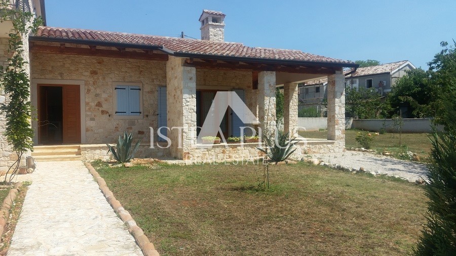 Istria, Parenzo - Bella casa indipendente con due appartamenti e un grande e bellissimo terreno