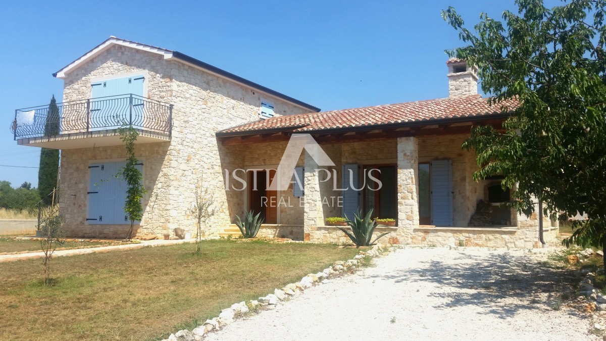 Istria, Parenzo - Bella casa indipendente con due appartamenti e un grande e bellissimo terreno