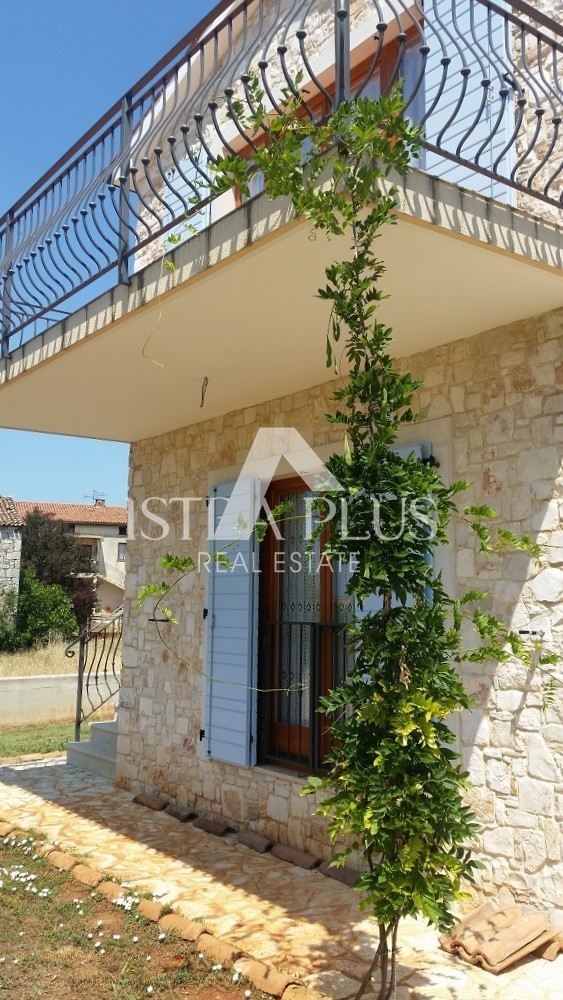 Istria, Parenzo - Bella casa indipendente con due appartamenti e un grande e bellissimo terreno