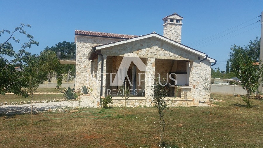Istria, Parenzo - Bella casa indipendente con due appartamenti e un grande e bellissimo terreno