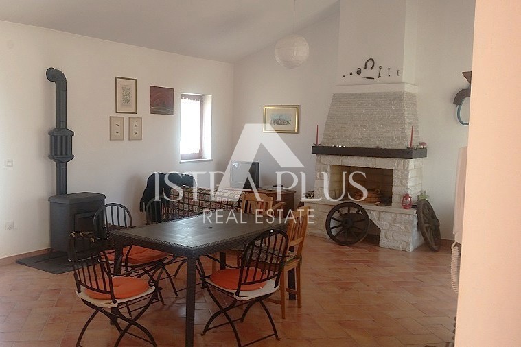 Istria, Parenzo - Bella casa indipendente con due appartamenti e un grande e bellissimo terreno