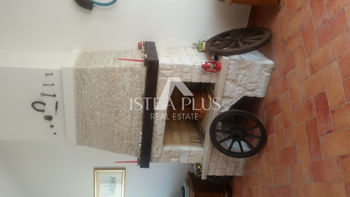 Istria, Parenzo - Bella casa indipendente con due appartamenti e un grande e bellissimo terreno