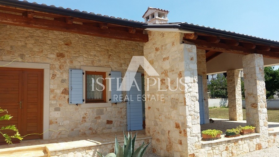 Istria, Parenzo - Bella casa indipendente con due appartamenti e un grande e bellissimo terreno
