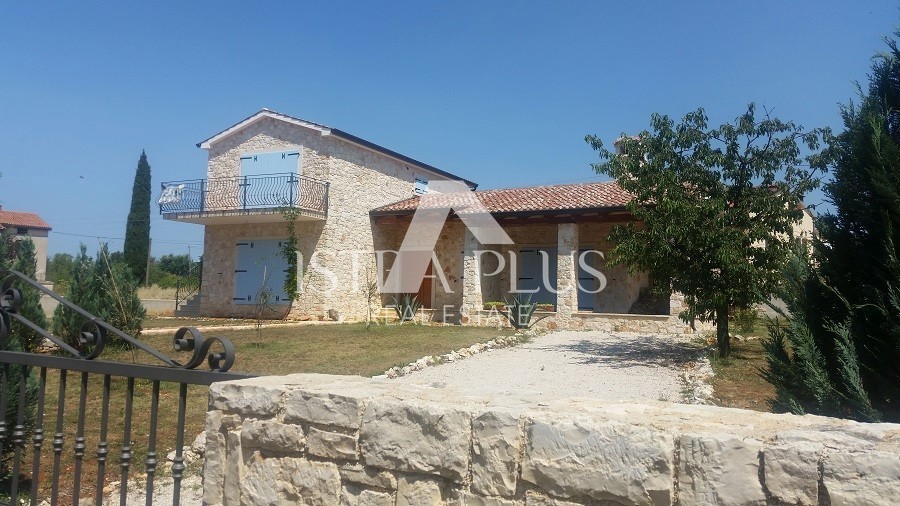 Istria, Parenzo - Bella casa indipendente con due appartamenti e un grande e bellissimo terreno