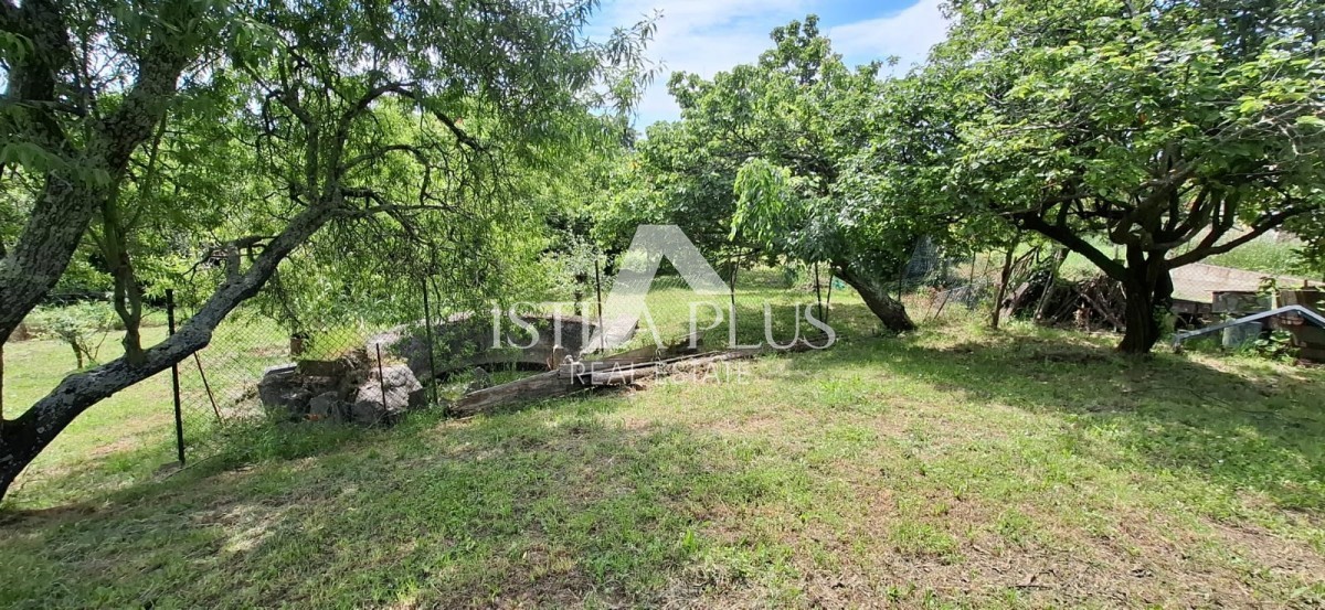 Istria, Buie, Momiano, casa indipendente in pietra in posizione molto tranquilla!