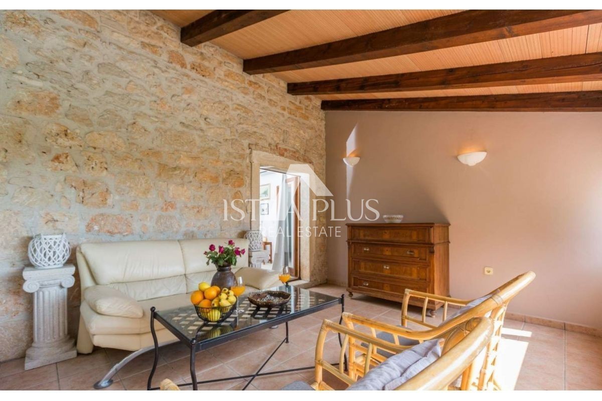 Istria, zona Parenzo - Casa indipendente con piscina immersa nella natura